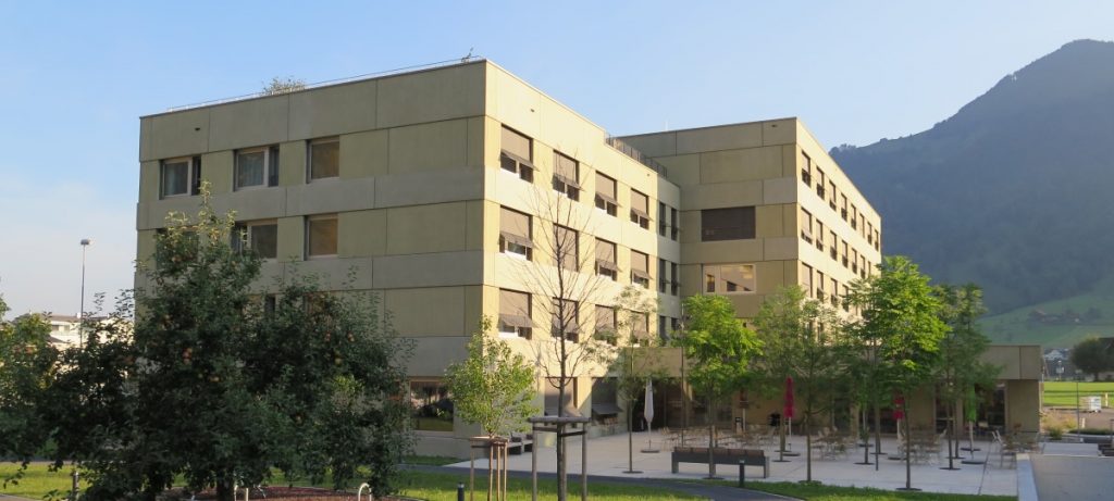 0000.7 - 2014/15.1 - Fassade - Arth, Alterszentrum "Chriäsigarten"