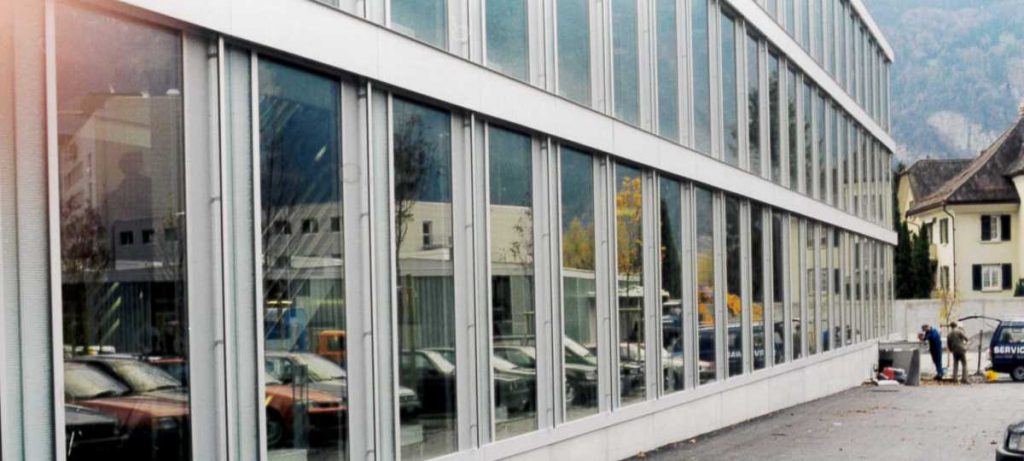 0201.2 - 1998 - Altdorf, Büro- und Hochregallager EWA - Balkentreppe, Sitzbänke