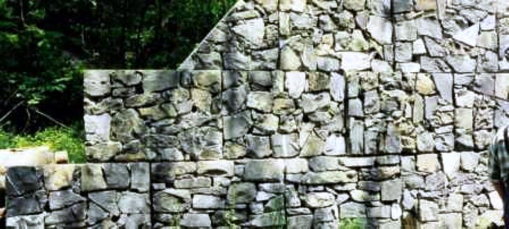 0303 - 2000 - Natursteinmauer - Unterschächen, Klausenstrasse