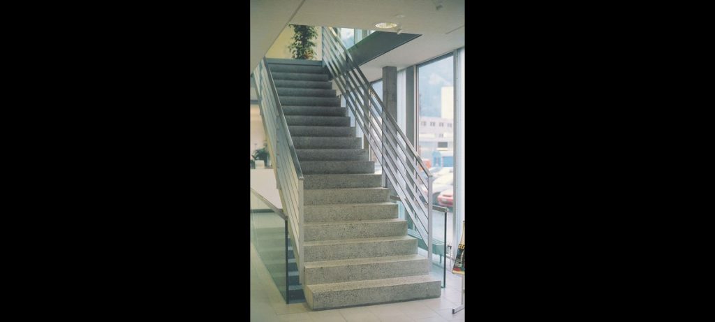 0304.2 - 1998 - Treppen - Altdorf, Büro und Hochregallager EWA
