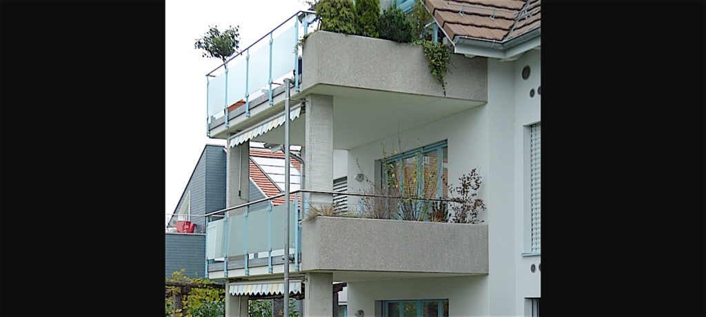 2 vorfabriziertes Balkonelement montiert