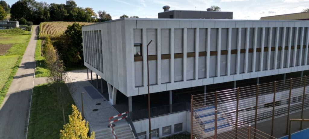 2017.4 Buchs ZH Schulhaus Petermoos